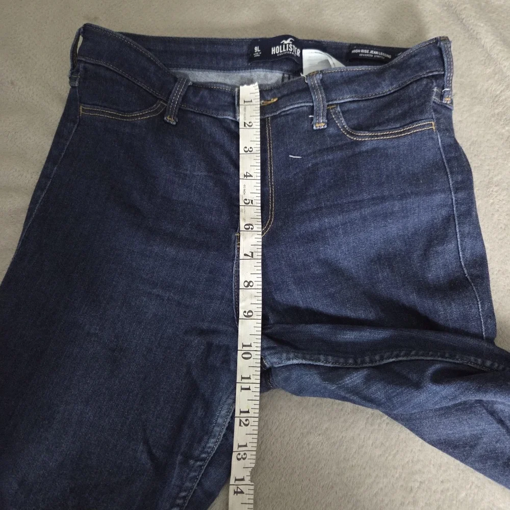 Hollister brand style